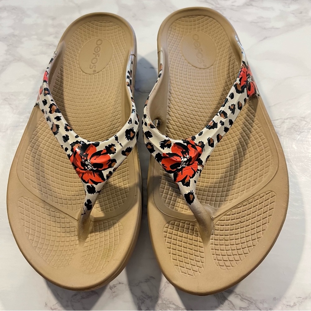 Oofos Wonens Flip Flops